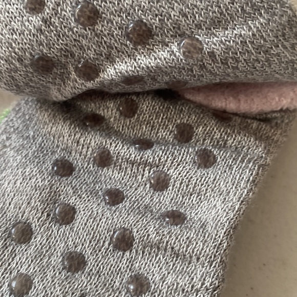 NEW pair of thick fleecy cow Slipper socks - size Y 10-4.5 - Halloween giveaway - Picture 4 of 4
